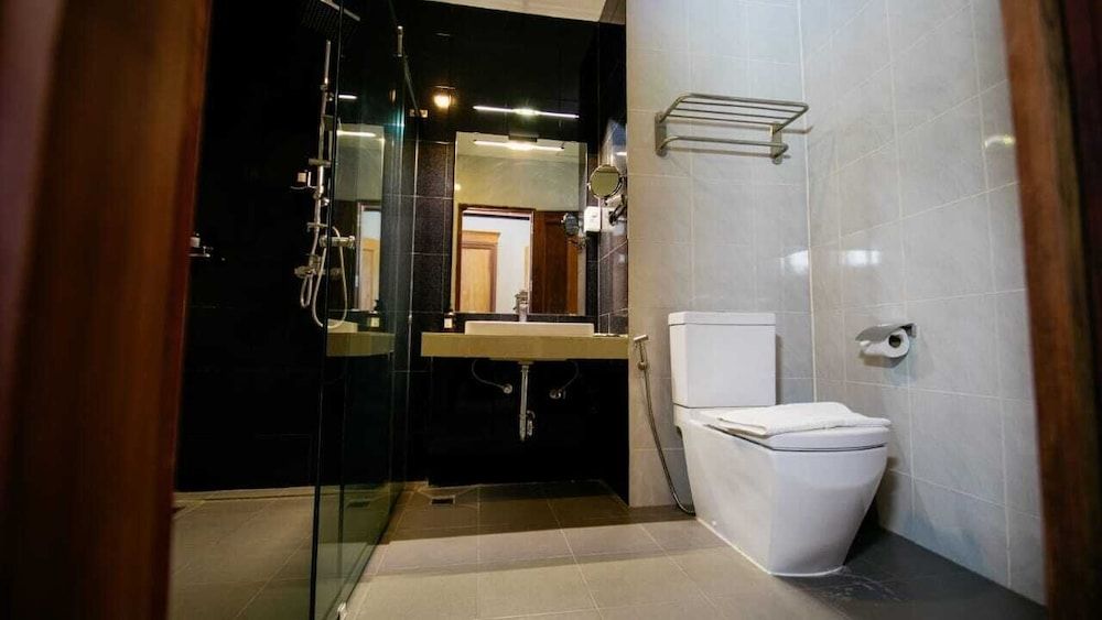 Sisombat Plaza Hotel Superior Double Room 6