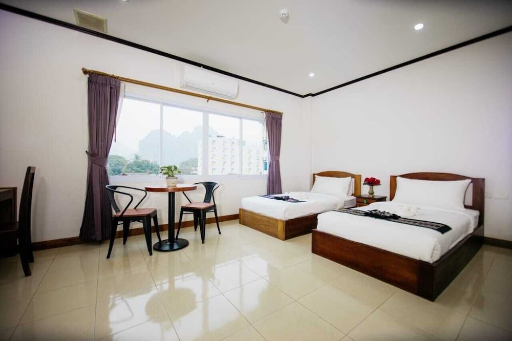 Sisombat Plaza Hotel Standard Twin Room 3