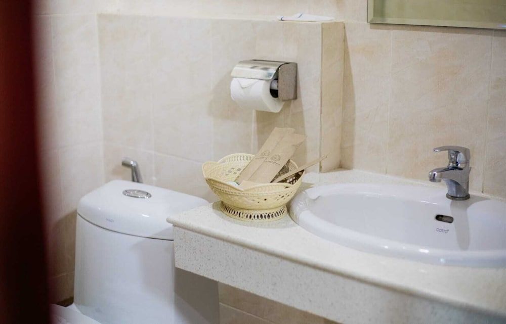 Sisombat Plaza Hotel Standard Twin Room 5