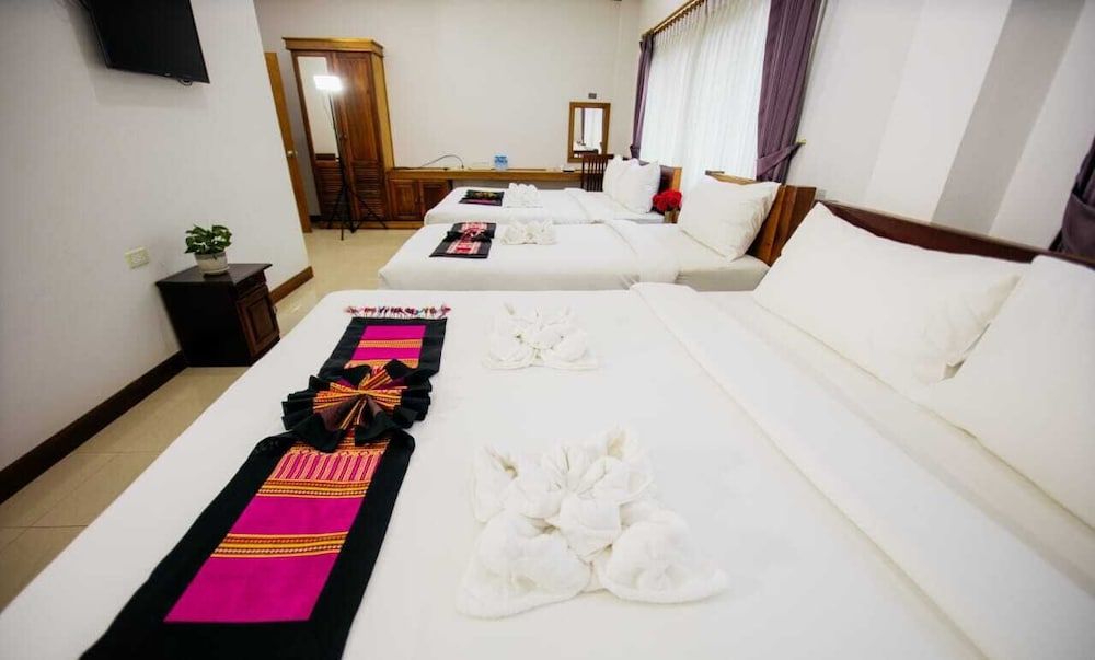 Sisombat Plaza Hotel Standard Triple Room 4