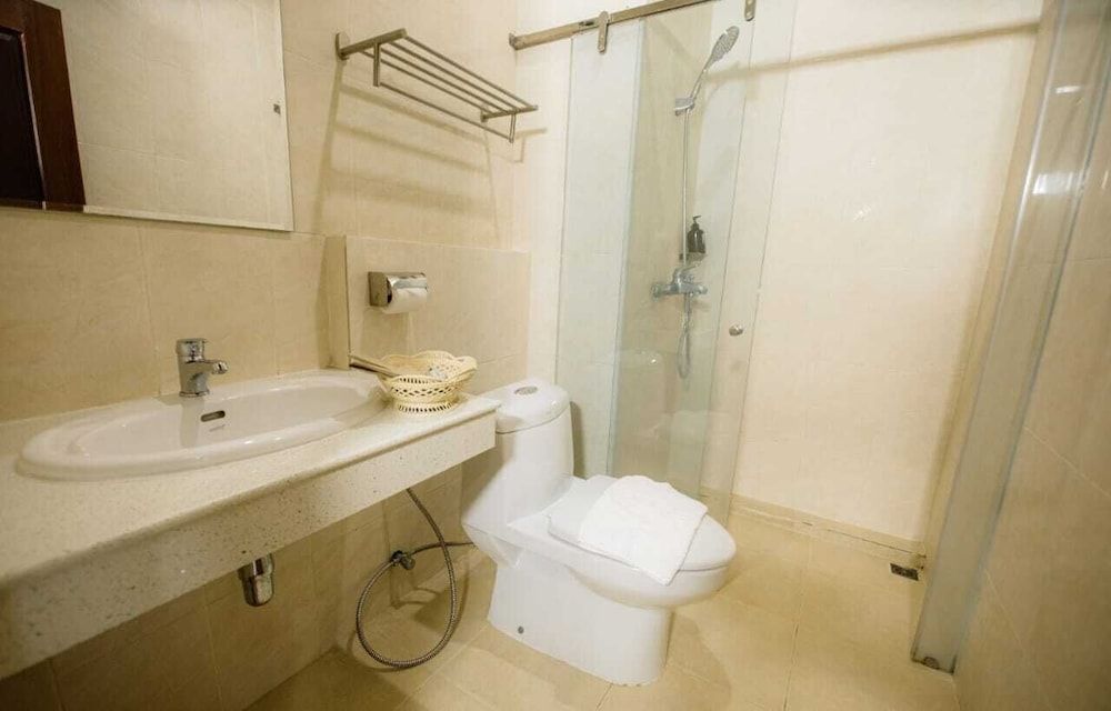 Sisombat Plaza Hotel Standard Triple Room 8