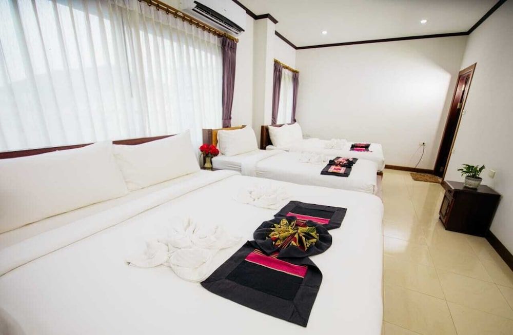 Sisombat Plaza Hotel Standard Triple Room 2