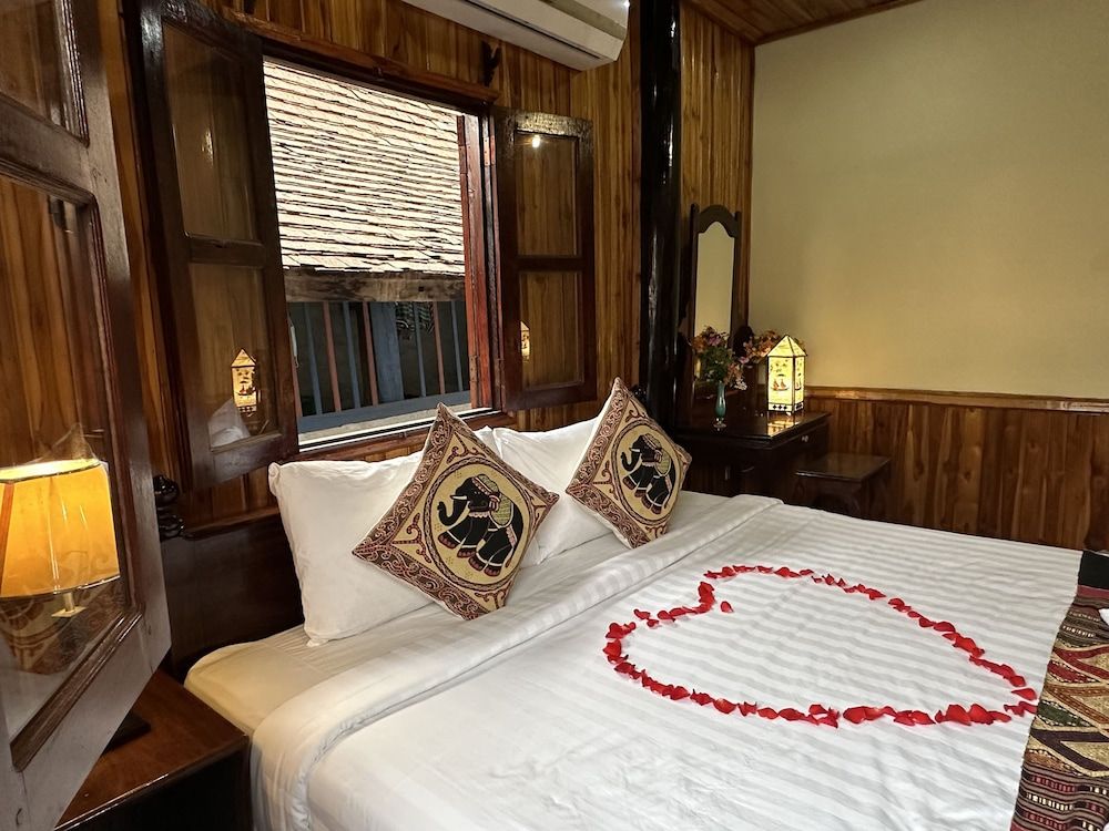 Villa Alounsavath Mekong Riverside Deluxe Twin Room 2