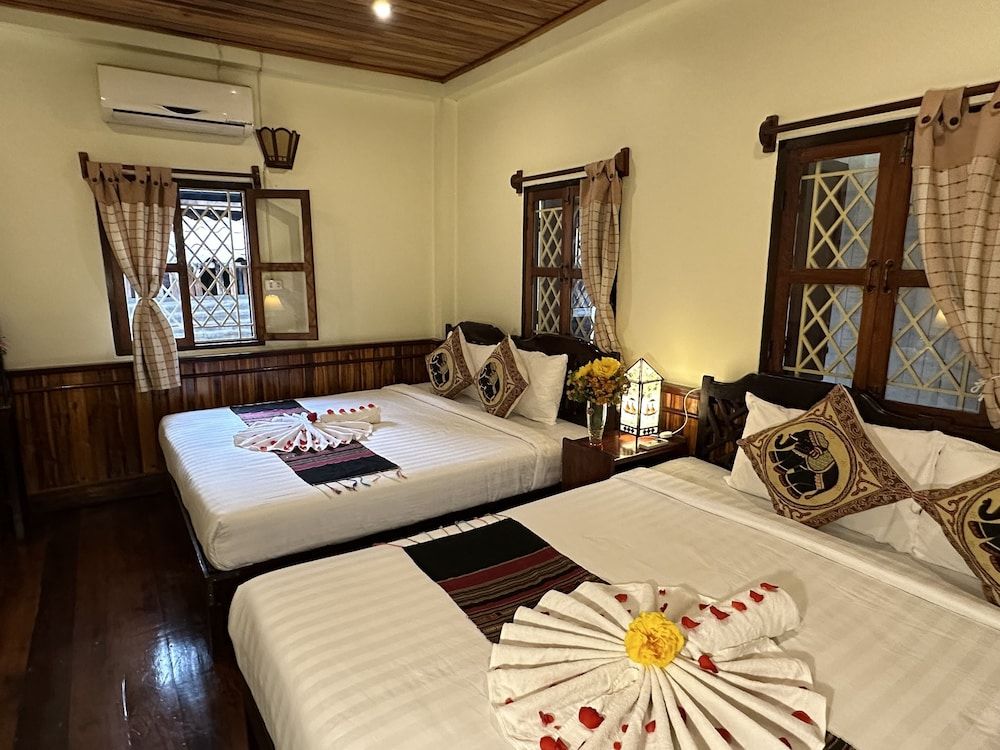 Villa Alounsavath Mekong Riverside Deluxe Twin Room 12