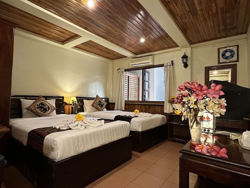 Villa Alounsavath Mekong Riverside Deluxe Twin Room 6