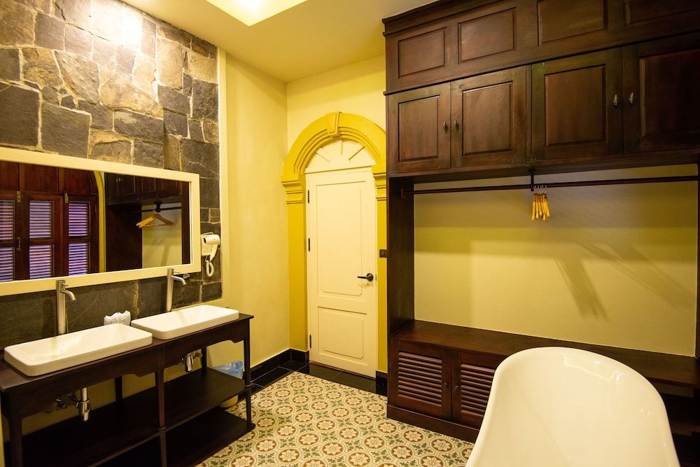 Jasmine Ville Guesthouse Colonial Family Room 10