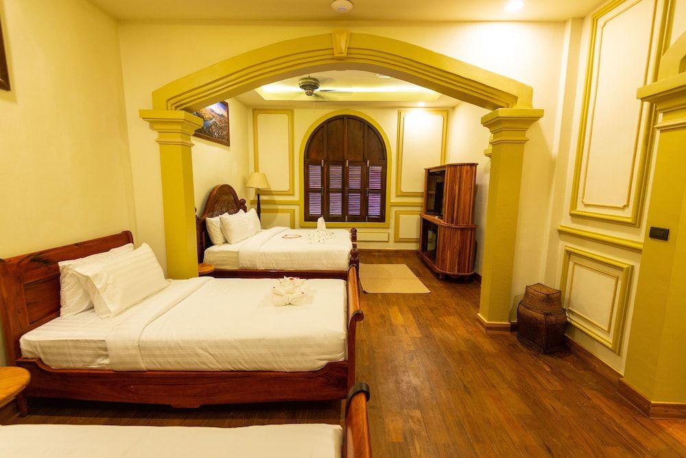 Jasmine Ville Guesthouse Colonial Family Room 4