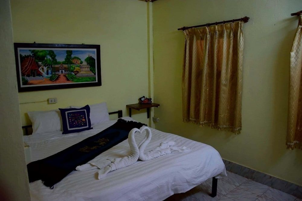 Manotemple house Deluxe Double Room with Air-con 2