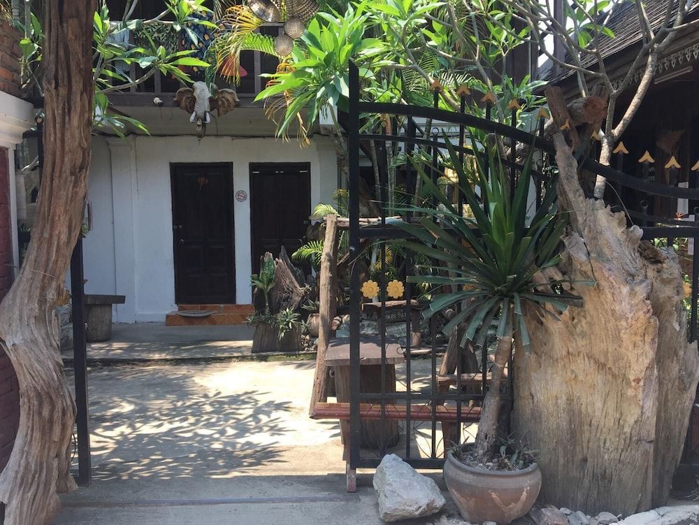 undefined Manotemple house 5