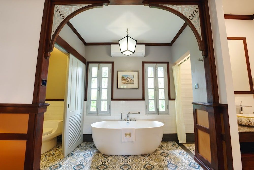 Mybanlao Hotel Courtyard Suite King Room 11