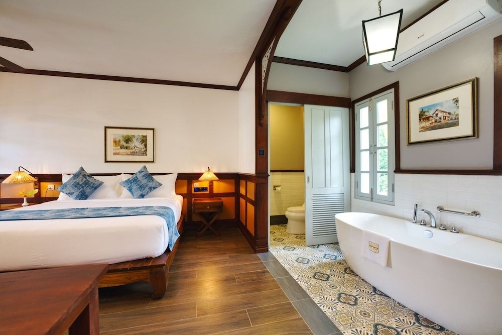 Mybanlao Hotel Courtyard Suite King Room 2