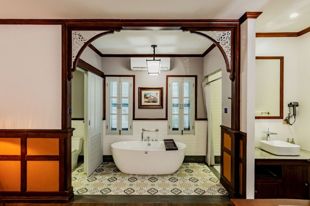 Mybanlao Hotel Courtyard Suite King Room 12