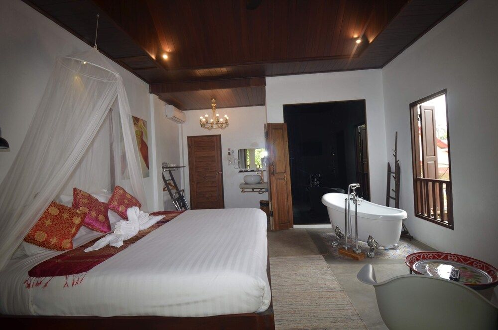 Moonlight Champa Riverview King Room with River View 7