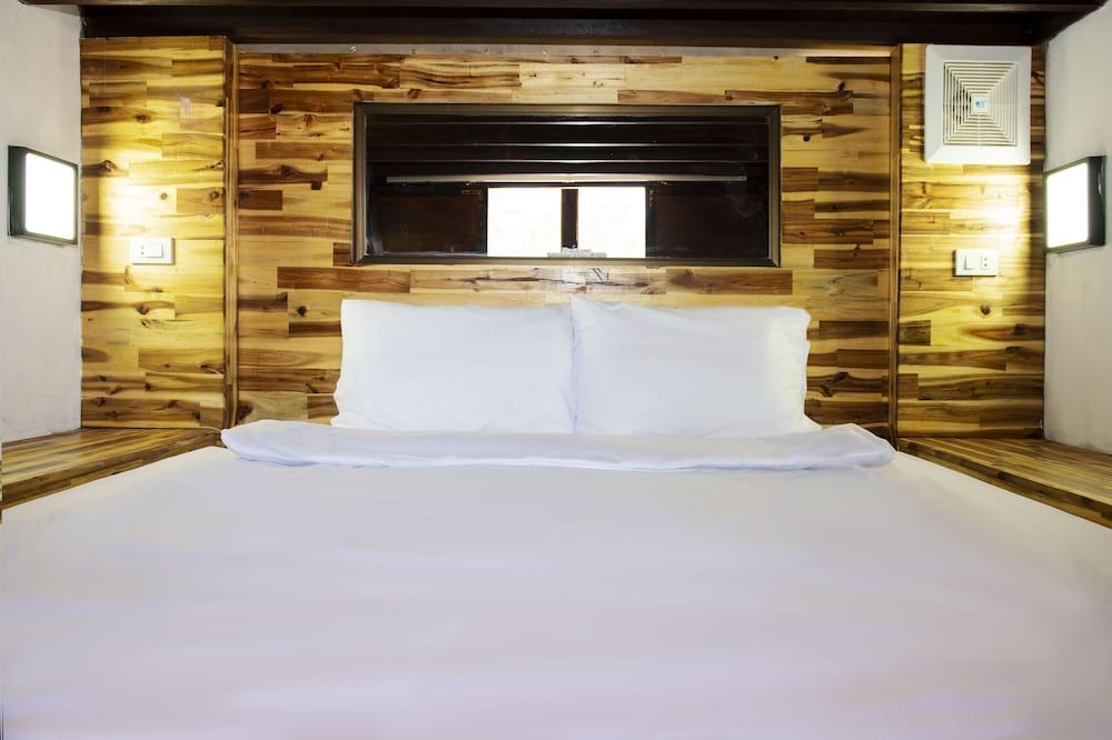 Mad Monkey Luang Prabang 1 Double Bed in Standard 8 Bed Dorm 2