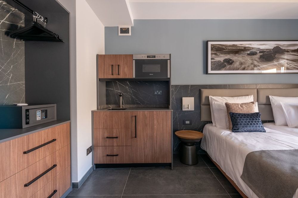 Marea Boutique Hotels Deluxe Room, 1 King Bed 4