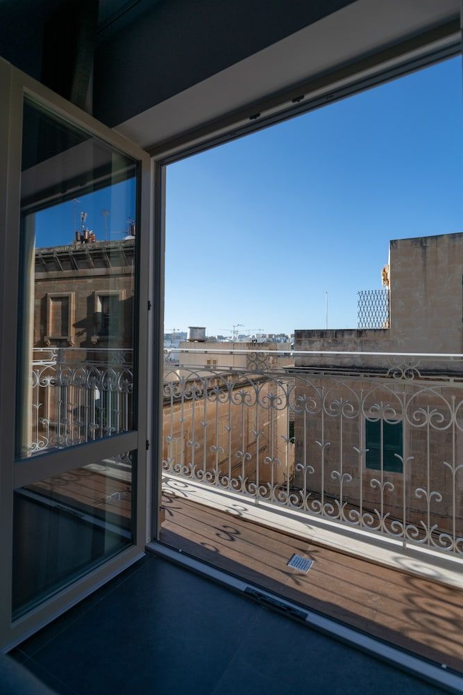 Marea Boutique Hotels Deluxe Room, 1 King Bed 7