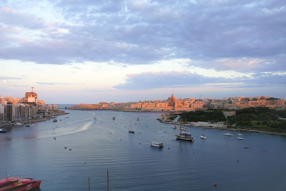 The Londoner Hotel Sliema Deluxe Double or Twin Room, Sea View 16