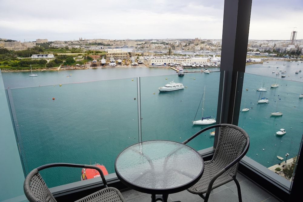 The Londoner Hotel Sliema Executive Double or Twin Room, Sea View 11