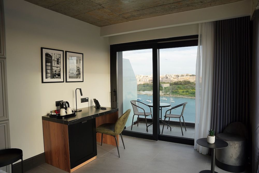 The Londoner Hotel Sliema Executive Double or Twin Room, Sea View 2