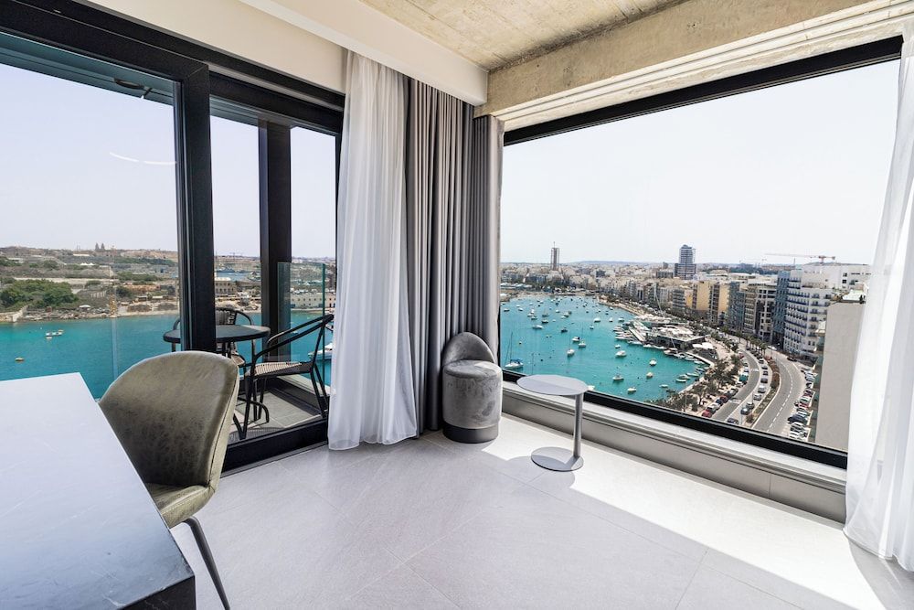 The Londoner Hotel Sliema Executive Double or Twin Room, Sea View 8