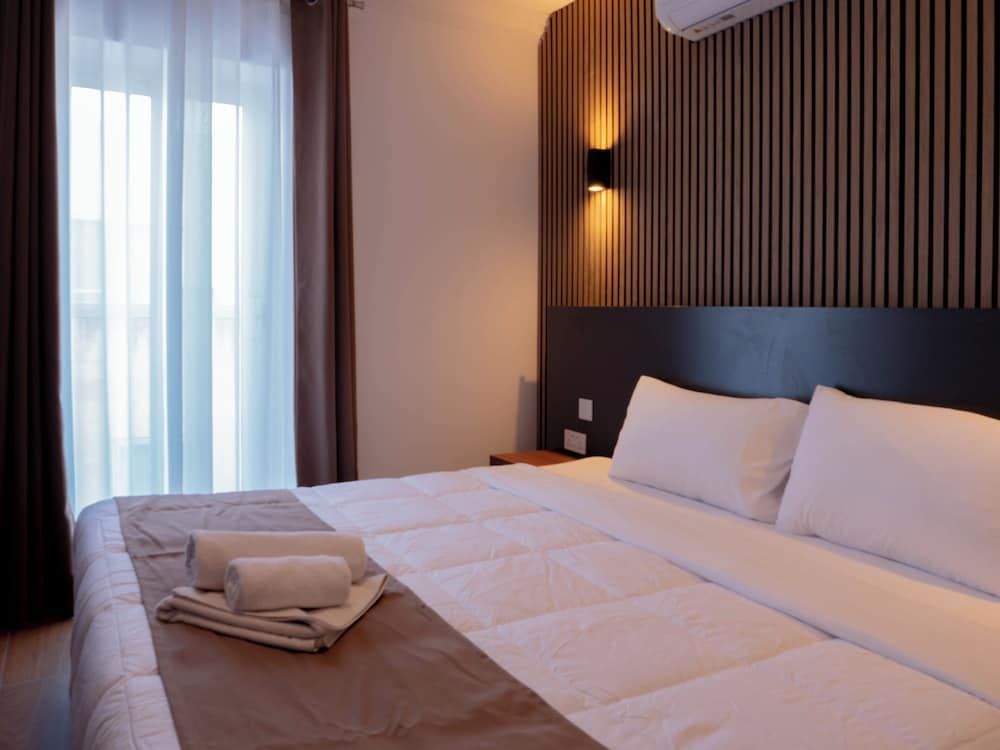 Basic Studio Suite, 1 Queen Bed, Non Smoking, Private Bathroom