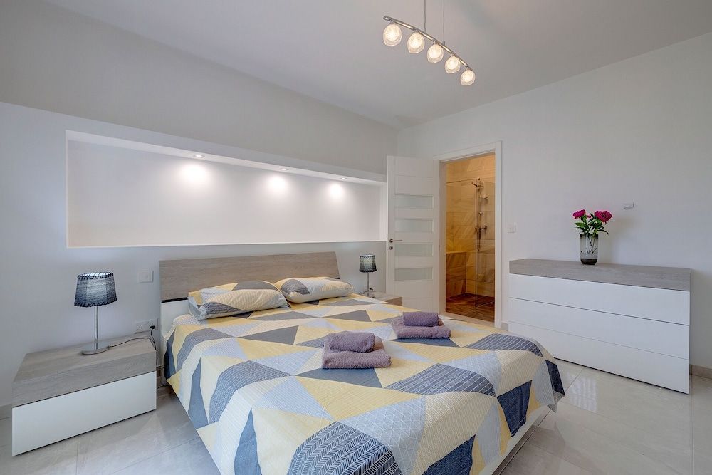 Apartment (2 Bedrooms)