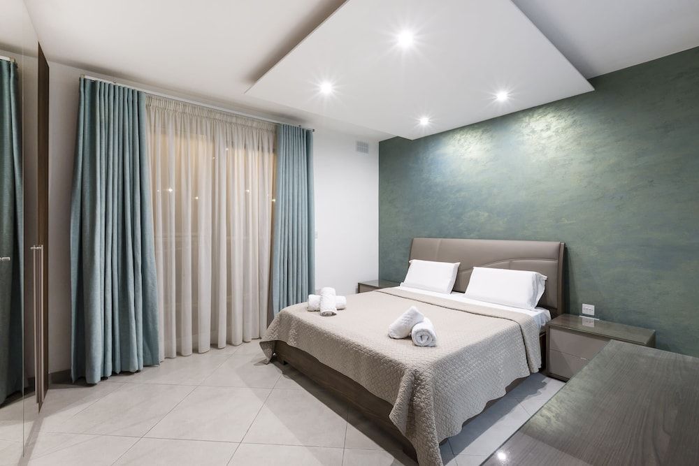 Basic Apartment, Multiple Beds