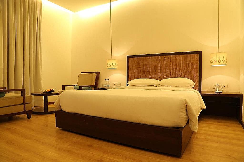 The Park Visakhapatnam Luxury Room with Pool View 3