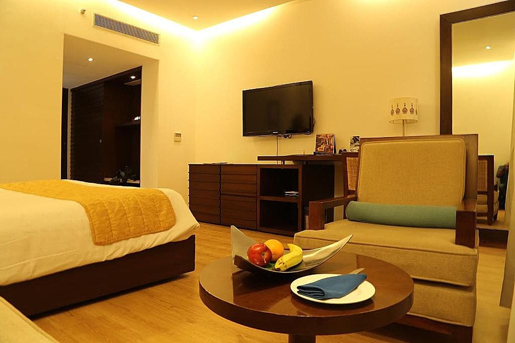 The Park Visakhapatnam Luxury Room with Pool View 5