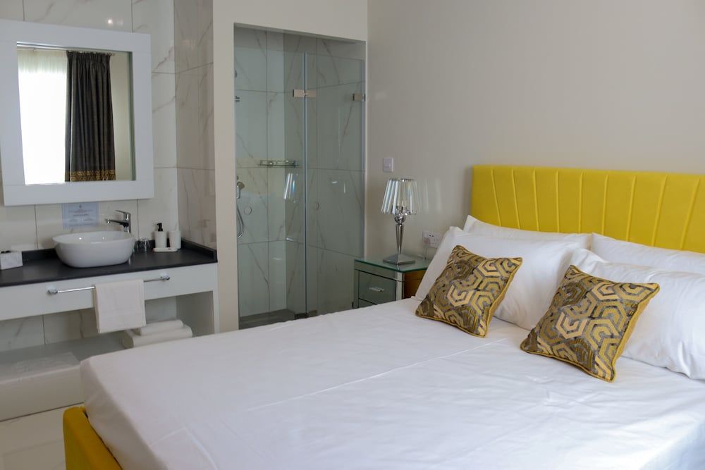 100 Boutique Living Comfort Room (Room 304) 5