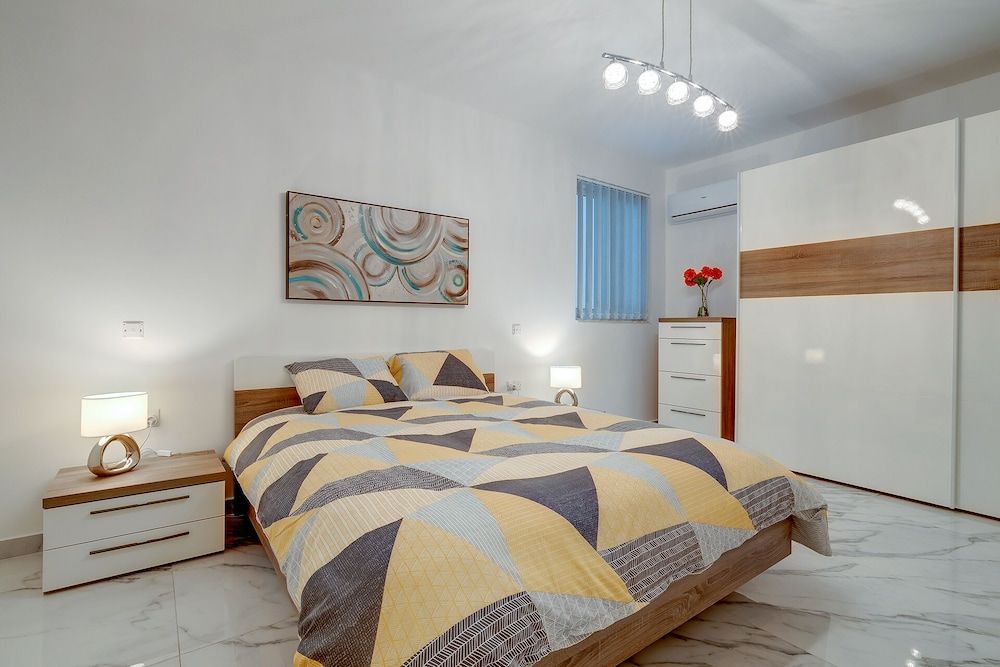 Apartment (2 Bedrooms)