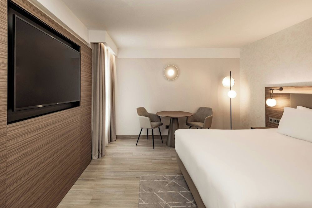 Standard Room, 1 King Bed, Non Smoking