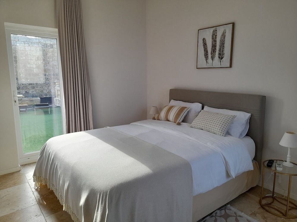 Palazzo Pisani Malta Boutique & Spa Junior Suite, 1 Queen Bed, Terrace, Pool View 2