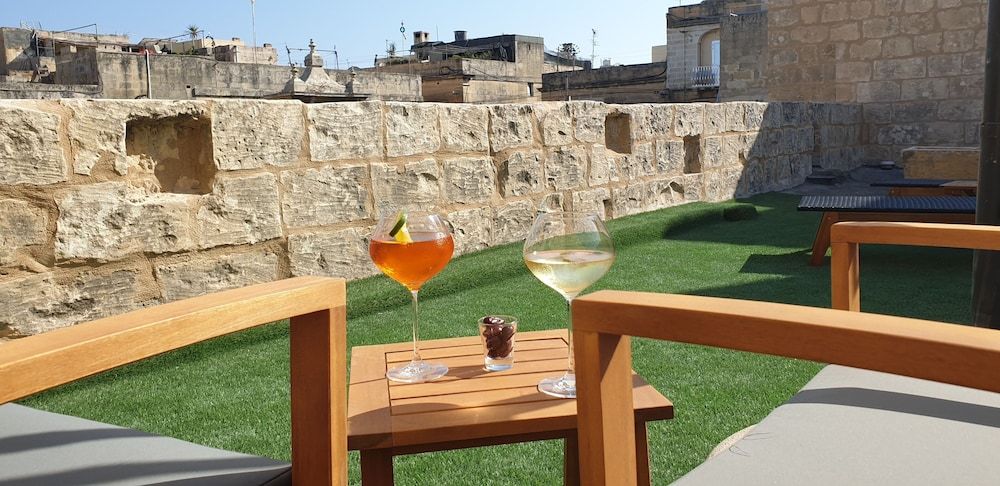 Palazzo Pisani Malta Boutique & Spa Junior Suite, 1 Queen Bed, Terrace, Pool View 4
