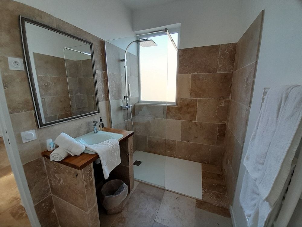 Palazzo Pisani Malta Boutique & Spa Junior Suite, 1 Queen Bed, Terrace, Pool View 5