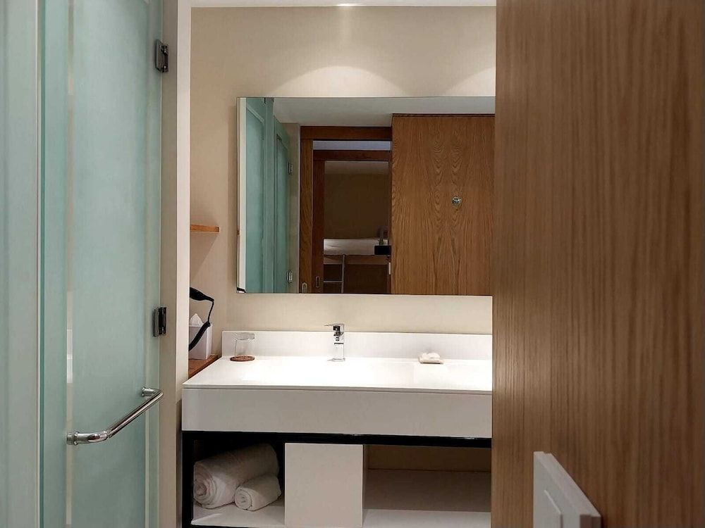 Ocean’s Creek Beach Hotel Mauritius Family Room, Kitchenette, Pool View 5