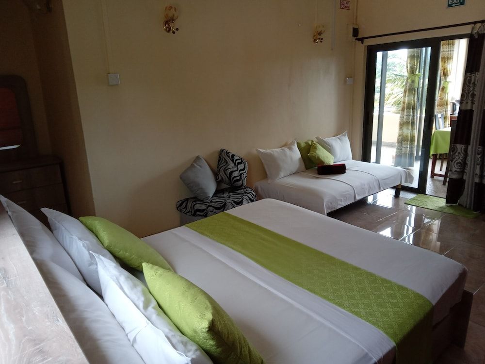 Riverside Holiday Home Studio, 1 Queen Bed with Sofa bed, River View 3