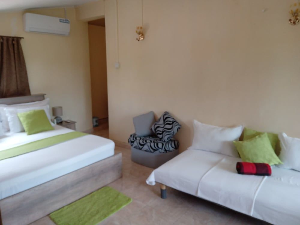 Riverside Holiday Home Studio, 1 Queen Bed with Sofa bed, River View 5