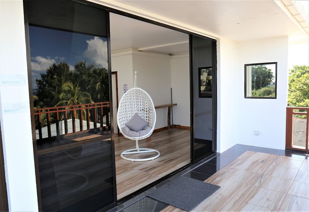 Room in B&B - Master Suite Family Room With Views of the Ocean Room, 1 Bedroom, Smoking, Balcony 4