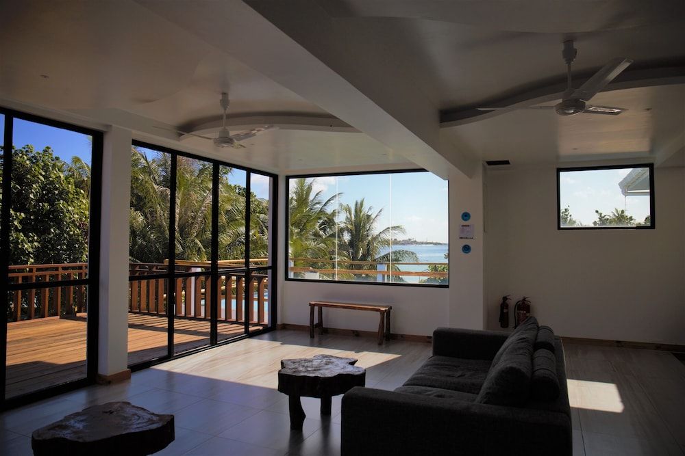 Room in B&B - Master Suite Family Room With Views of the Ocean Room, 1 Bedroom, Smoking, Balcony 2