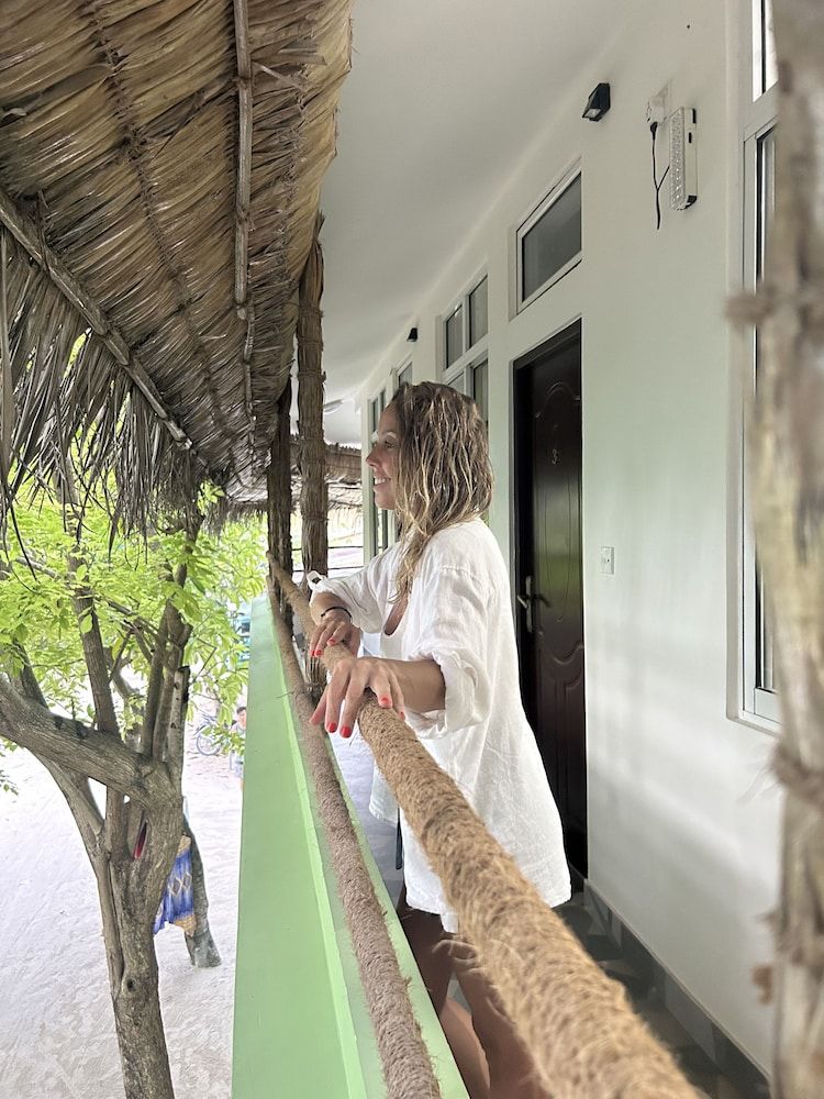 Dhangethi Inn Deluxe Double Room 5