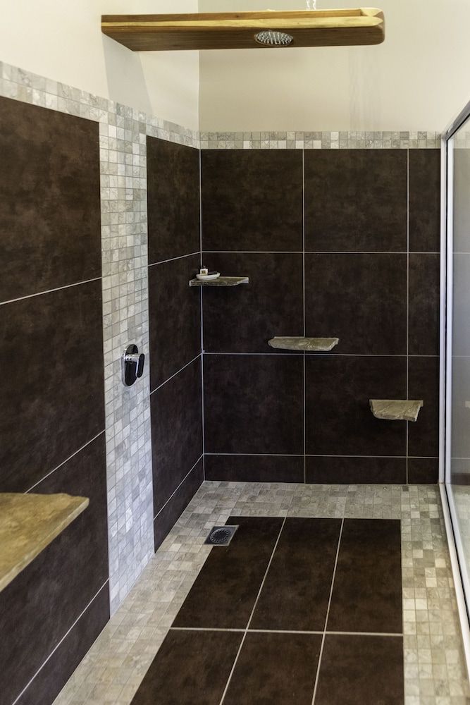 Africa Awaits Lodge Luxury Villa