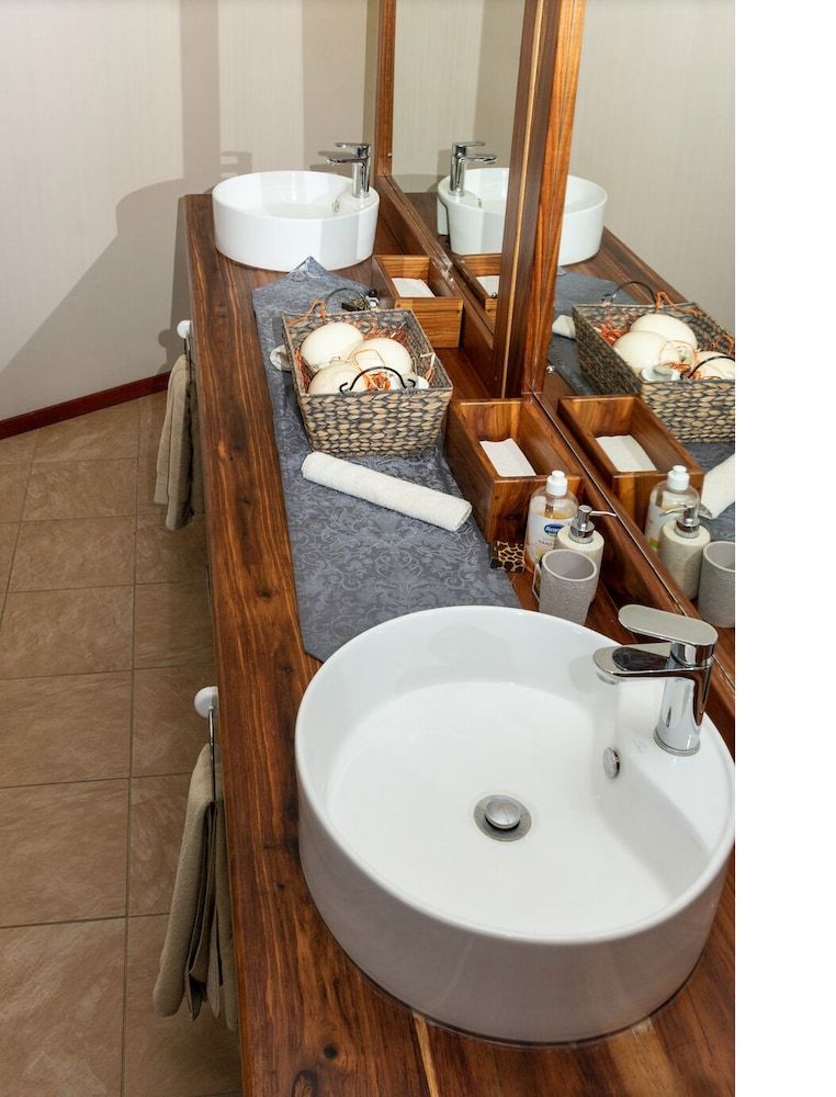 Africa Awaits Lodge Luxury Double or Twin Room 5