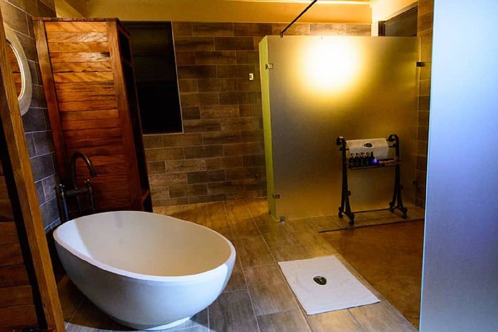 Callies Game Lodge Safaris Luxury Chalet 6