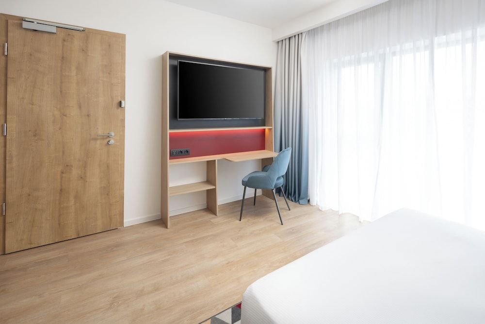 Hampton by Hilton Targu Mures Room, 1 Queen Bed, Accessible 5