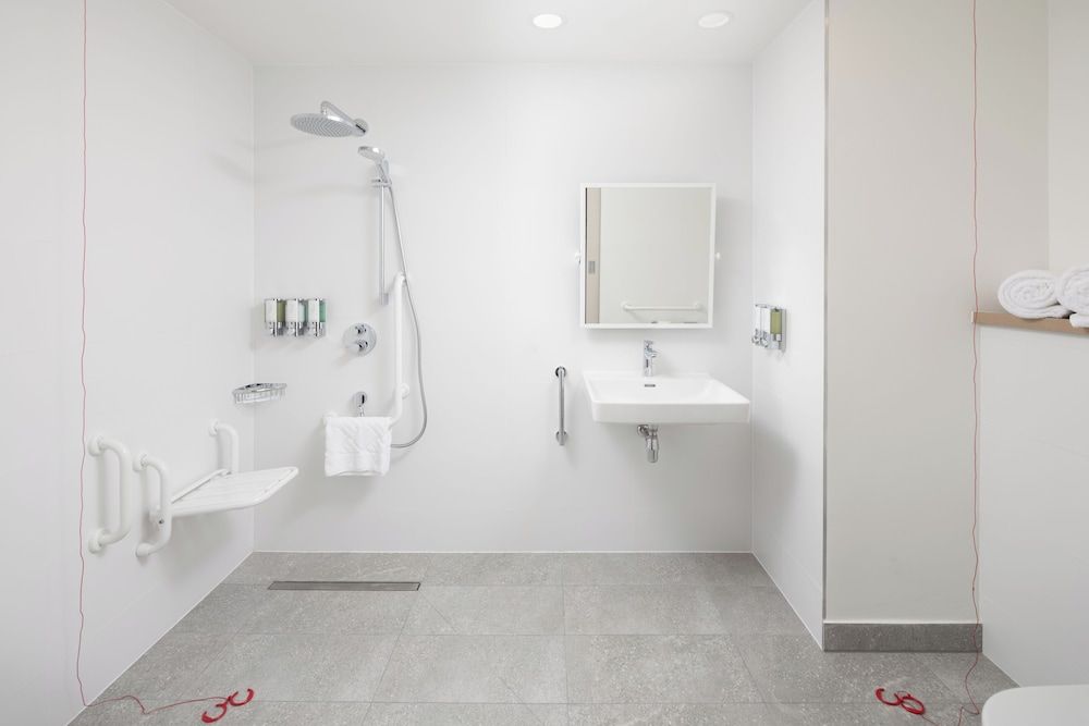 Hampton by Hilton Targu Mures Room, 1 Queen Bed, Accessible 2