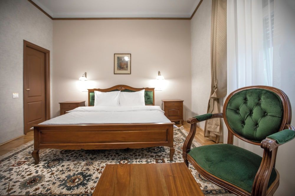 Casa Gotica Residence Deluxe Apartment, 1 King Bed, Non Smoking, City View 5