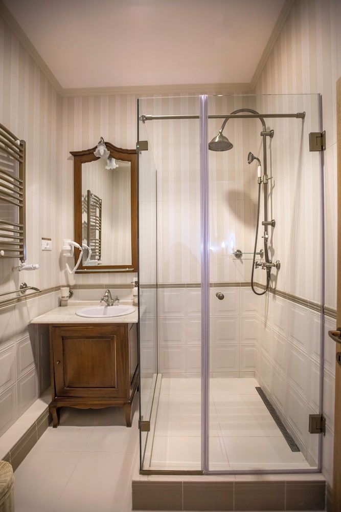 Casa Gotica Residence Deluxe Apartment, 1 King Bed, Non Smoking, City View 7