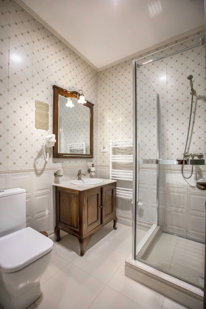 Casa Gotica Residence Deluxe Apartment, 1 King Bed, Non Smoking, City View 8