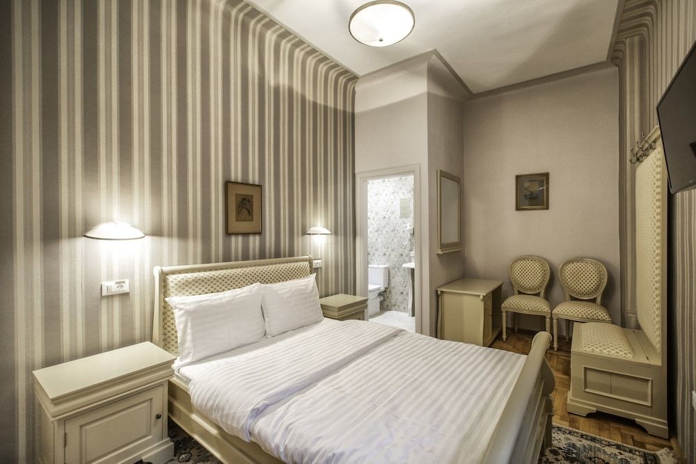 Casa Gotica Residence Standard Room, 1 Double Bed, Garden View 5